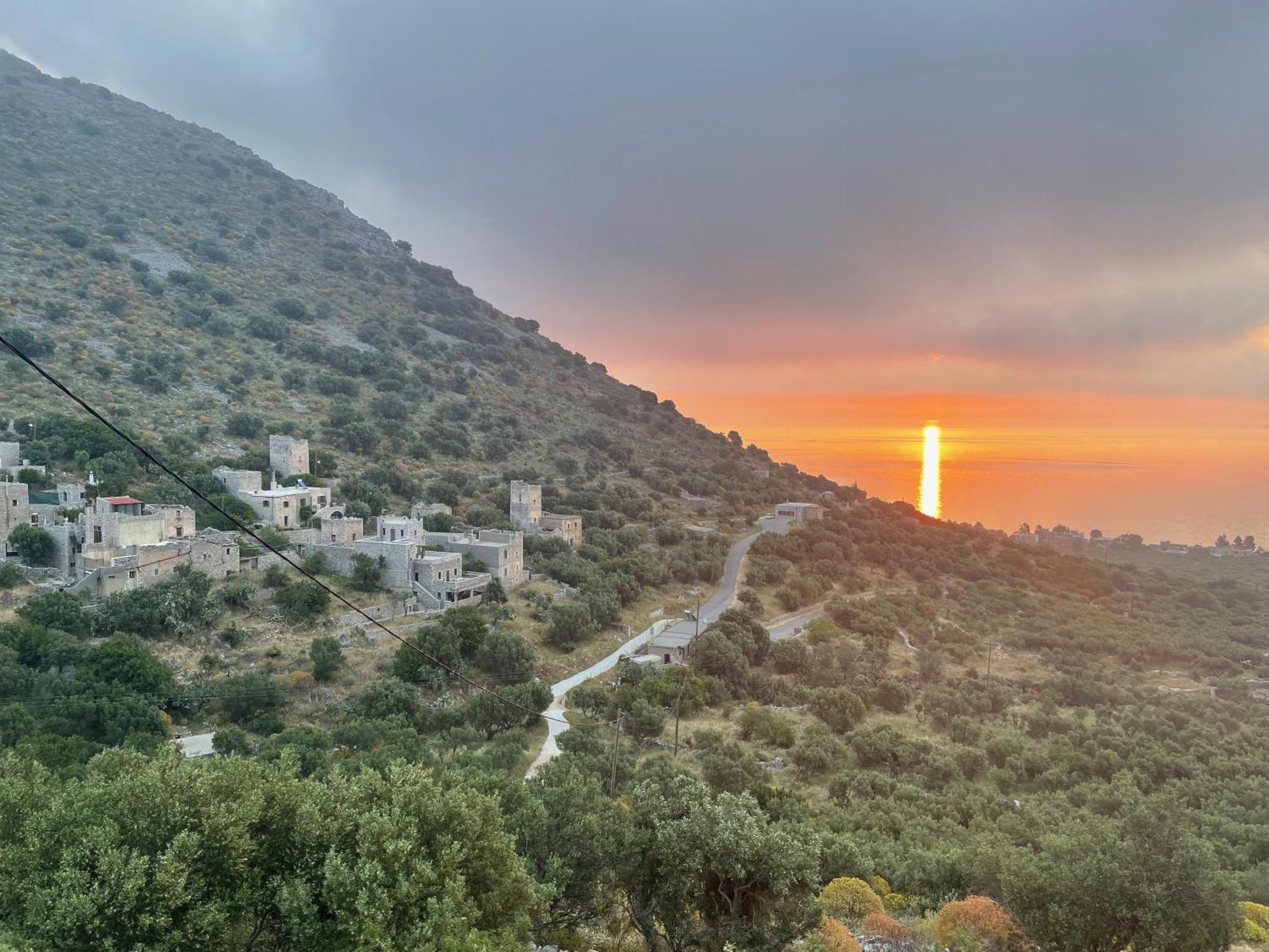 Soloterra Tower Hotel Kokkala Bagian luar foto